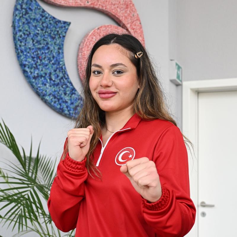 Sude Yaren Uzun�avdar'dan g�m�� madalya!