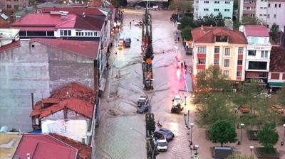Samsun'da sel hayat� fel� etti... E�itime 1 g�n ara verildi