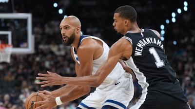 Spurs evinde kazanarak seride �ne ge�ti