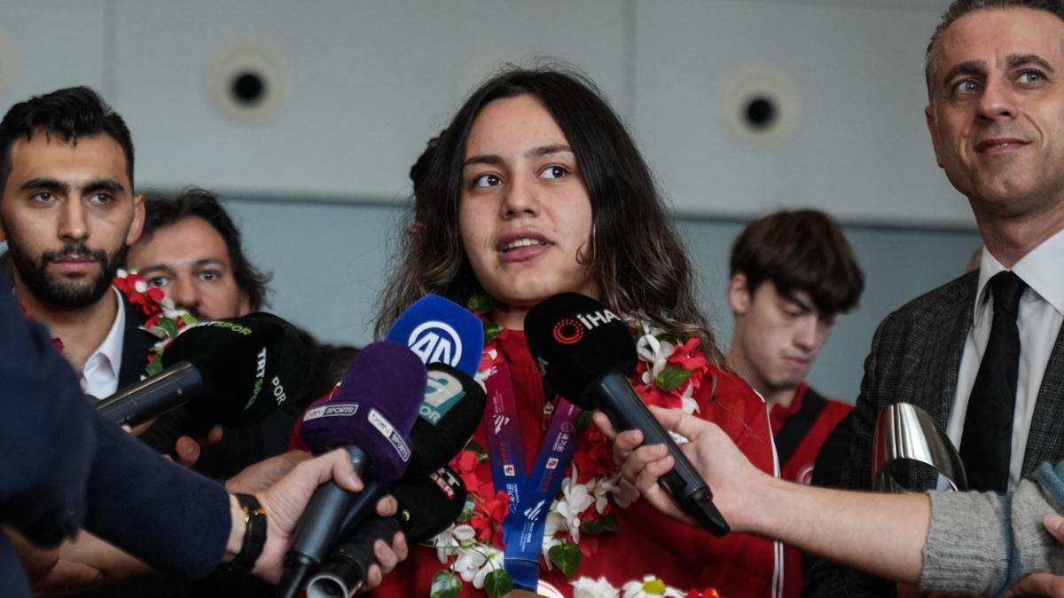 Hamza Yerlikaya Sude Yaren Uzun�avdar Tekvando �ampiyonas� foto�raflar� resimleri