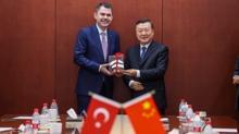 Bakan Kurum mesaj� �in'den verdi: D�n�m noktas� olarak de�erlendirdik