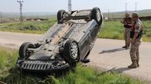 Kilis'te otomobil devrildi: Yaral�lar var