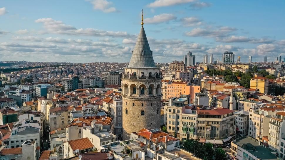 Y�zy�llard�r ayakta� Galata Kulesi'nin s�rlarla dolu ge�mi�i �a��rt�yor