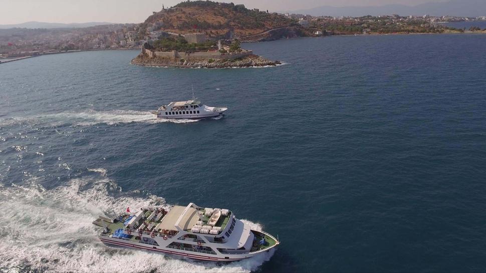 Kap�da vize kolayl��� ilgi oda�� oldu! Oras� damla sak�z�n�n ba�kenti...