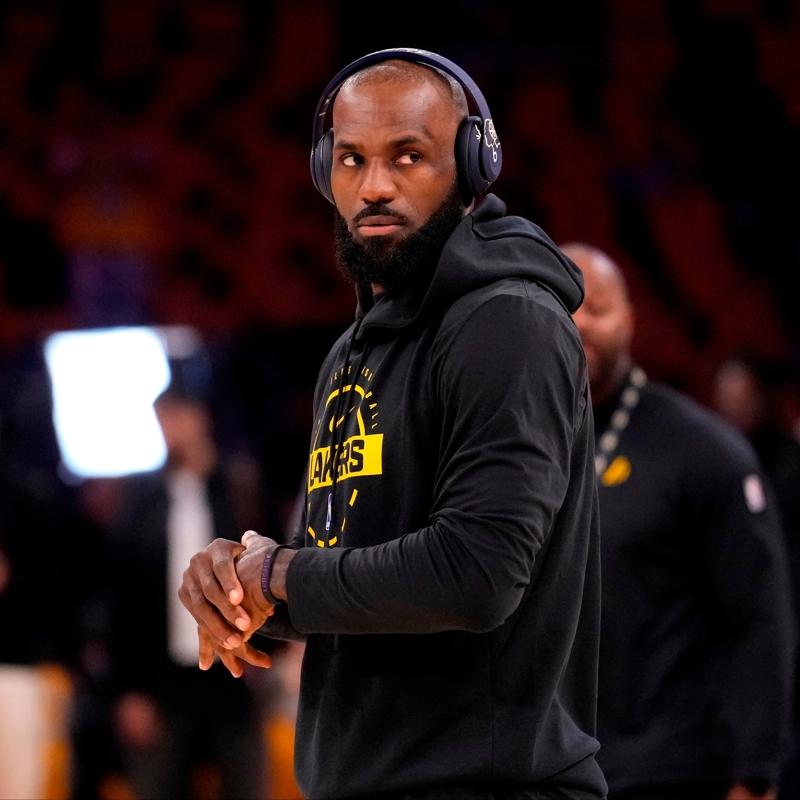 Lakers, LeBron ile masaya oturuyor