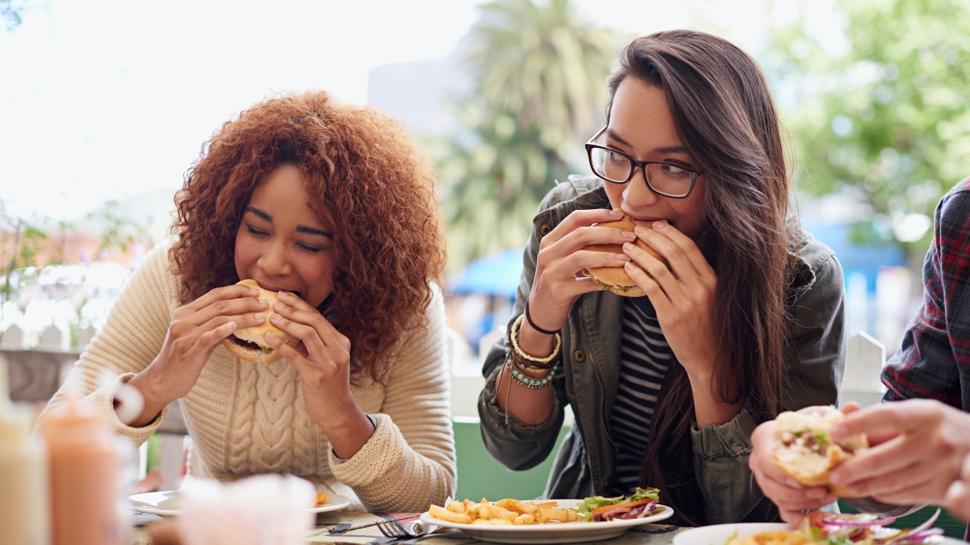 Obez olmaya yatk�n 3 bur�: Yemekten zevk al�yorlar