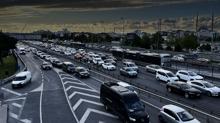 �stanbul'da ''Per�embe'' d���m�: Trafik yo�unlu�u y�zde 80'e ��kt�