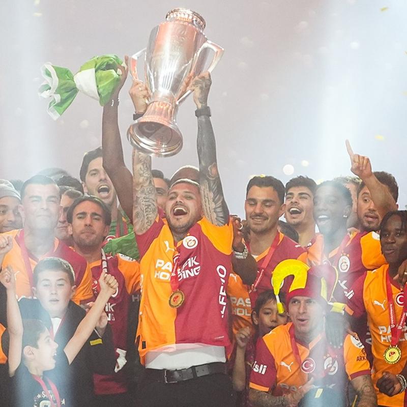 �ampiyon kupas�n� ald�! Galatasaray 26. zaferi kutlad�