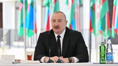 Aliyev: T�rk d�nyas� g�� merkezlerinden birine d�n��melidir