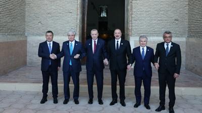Ba�kan Erdo�an liderle T�rkistan'da geziye kat�ld�