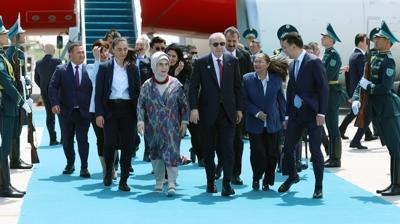 Resmi t�renle kar��land�! Ba�kan Erdo�an T�rkistan'da 