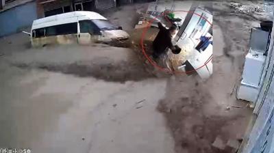 Can pazar� kamerada! Ara�lar b�yle s�r�klendi