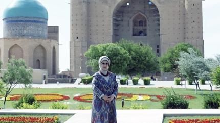 Emine Erdo�an, Kazakistan'da Hoca Ahmet Yesevi T�rbesi'ni ziyaret etti