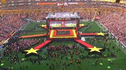 Sar� k�rm�z� ��len! CANLI | RAMS Park'ta �ampiyonluk kutlamalar�...