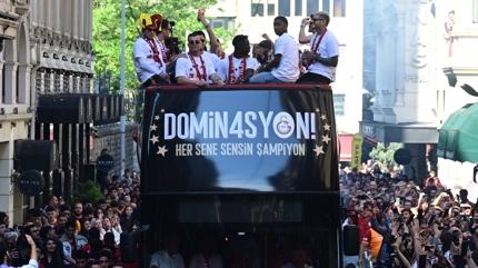 Galatasaray'da kutlama g�n�! 26. �ampiyonluk i�in t�ren
