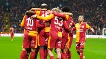 Aslan kupas�na kavu�uyor