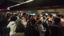 �stanbulluyu �ileden ��karan ar�za: Metro istasyonlar�nda ad�m atacak yer kalmad�