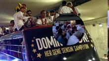 Korku dolu anlar! Galatasaray kutlamalar�na g�lge d���yordu...