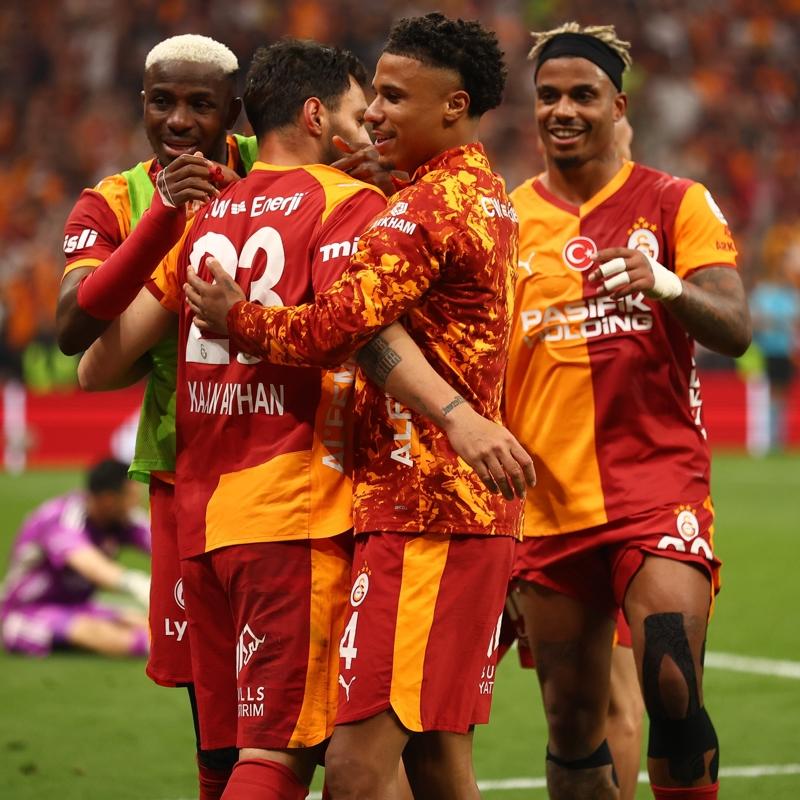 Galatasaray sezonu kapat�yor! Son rakip Kas�mpa�a