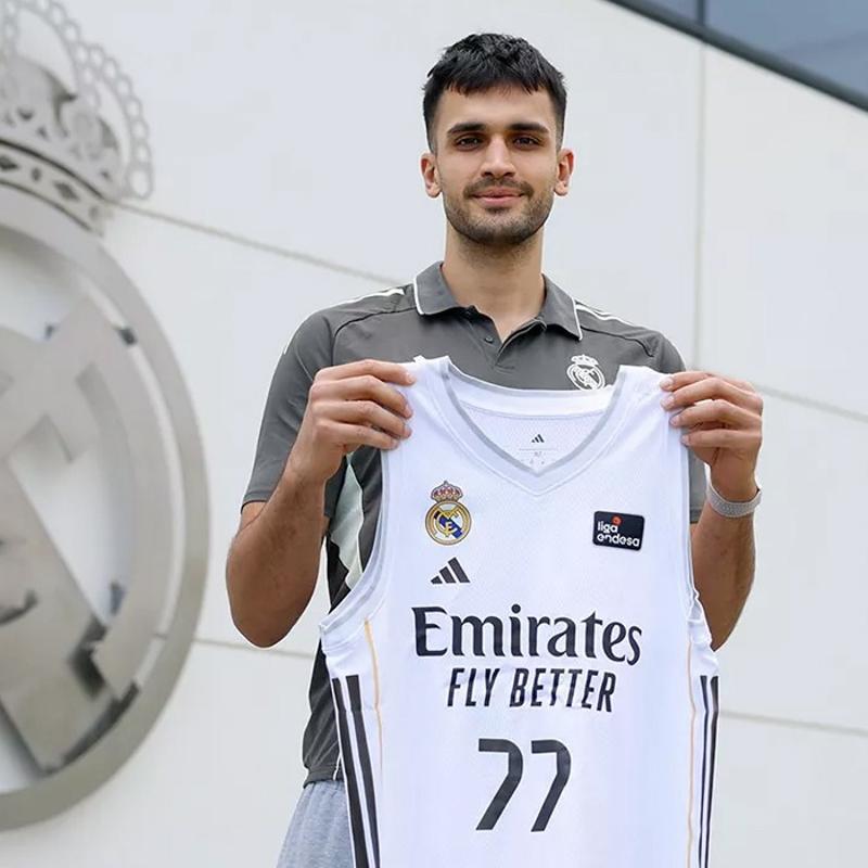 Real Madrid, �mer Faruk Yurtseven'i kadrosuna katt�!