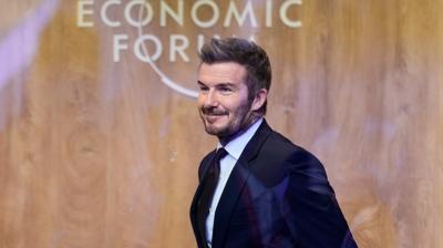 David Beckham serveti dudak u�uklatt�! �ngiltere'nin ilk milyarder sporcusu oldu�