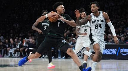 San Antonio Spurs, NBA Bat� Konferans� finaline ad�n� yazd�rd�
