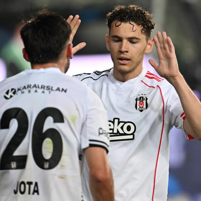 Be�ikta�'ta yaprak d�k�m�! ��te ayr�lacak isimler...
