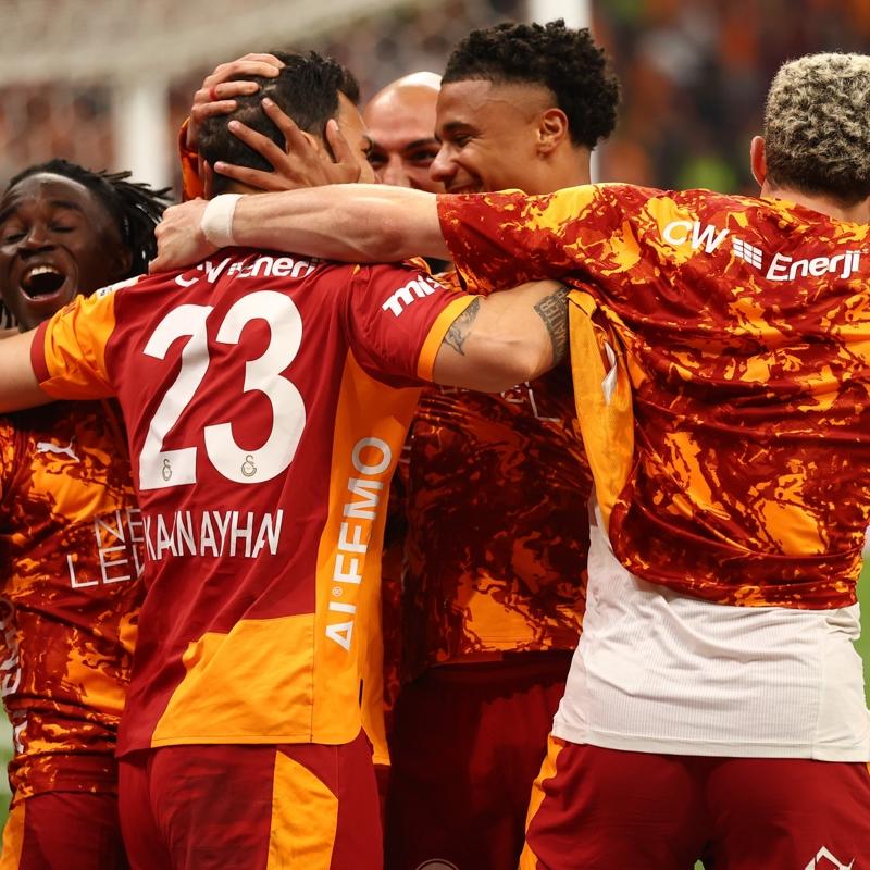 Galatasaray sezonu Kas�mpa�a ma��yla kapat�yor! ��te muhtemel 11'ler...