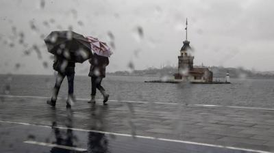 Dolu ve sa�anak ya��� �stanbul'u vurdu! Vatanda�lar zor anlar ya�ad�