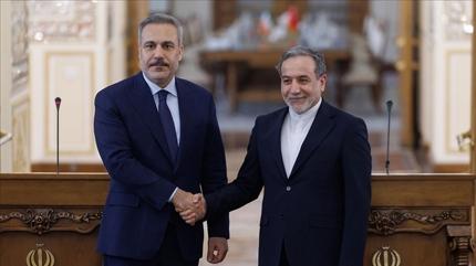 Ankara-Tahran hatt�nda diplomasi trafi�i: Bakan Fidan �ranl� mevkida�� Erak�i ile g�r��t�