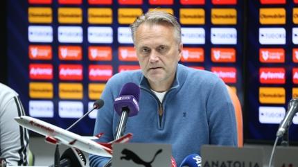 Erling Moe: Sezon ba��nda tak�m�n ba��nda olsayd�m, daha iyi futbol oynard�k