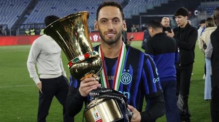 Transfer sorusuna cevap! Hakan �alhano�lu kendisi a��klad�...