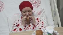 9 ayd�r kat� yiyecek yiyemiyordu! Seher'in ilk lokmas� duyguland�rd�