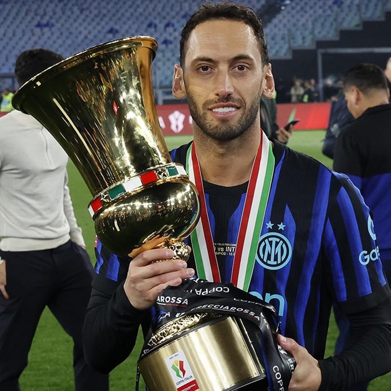 Transfer sorusuna cevap! Hakan �alhano�lu kendisi a��klad�...
