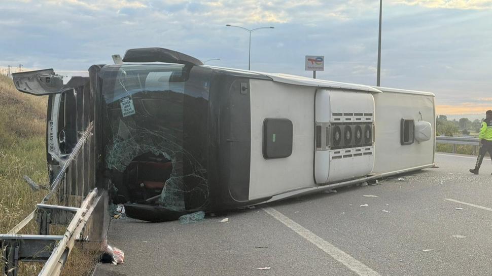�stanbul-�zmir Otoyolu'nda otob�s kazas�! 25 yaral�