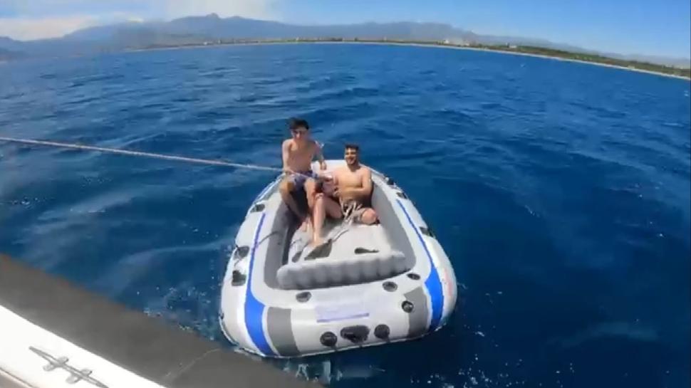 �i�me botlar� patlad�: S�r�klenen gen�leri sahil g�venlik kurtard�