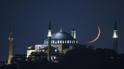 �slam aleminde bayram heyecan�! Hilal bir�ok �ehirde g�r�ld�