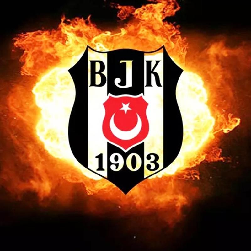 Be�ikta�'ta bir ayr�l�k daha! Gece yar�s� veda etti