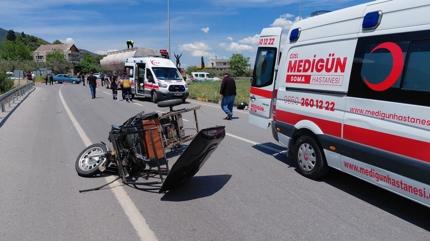 Manisa'da feci kaza: 5 ki�ilik aileden 1 ki�i hayat�n� kaybetti