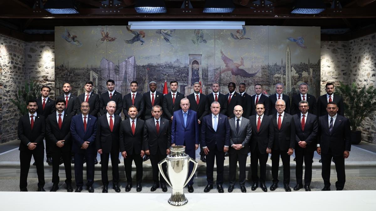 Galatasaray Ba�kan Erdo�an Dolmabah�e Ofisi foto�raflar� resimleri