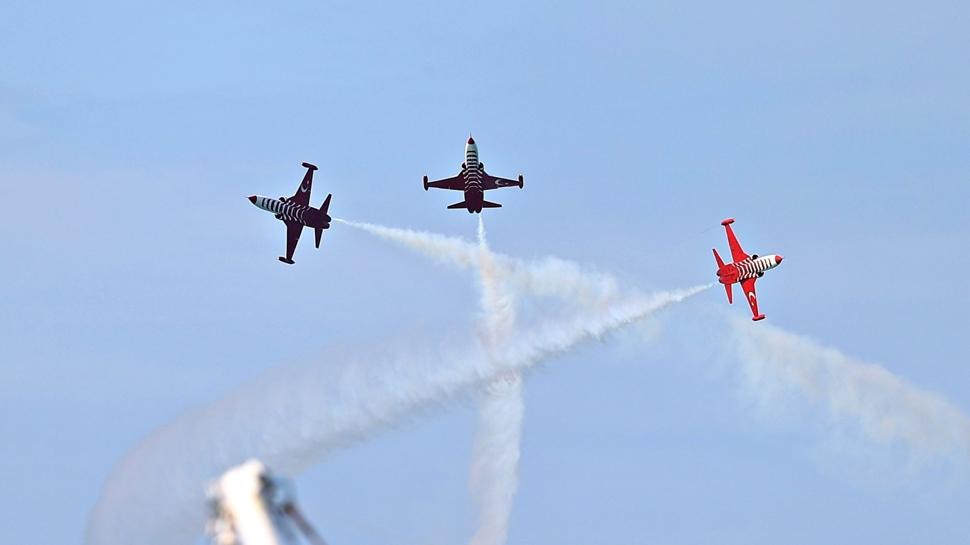 Türk Yıldızları Samsun'da nefes kesti