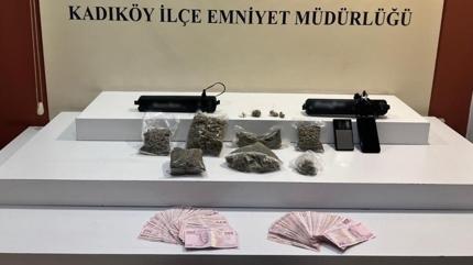 Kad�k�y'de yakalanan kurye itiraf etti: �� yerinde gizli ge�it oyunu