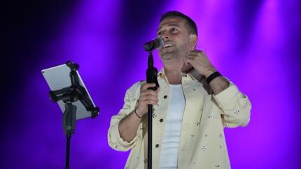 O�uzhan Ko�'tan Milli Tak�m i�in �ark� yapan meslekta�lar�na g�nderme!