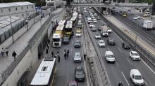 �ETT ar�zas� trafi�i kilitledi... Vatanda�lar isyan etti