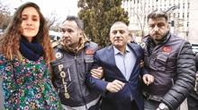 Vali Sonel'in 5 arac� incelemede... DNA izi aranacak