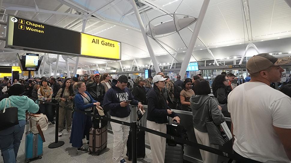 ABD'den Ebola alarmı: Havalimanlarında denetimler artırılacak