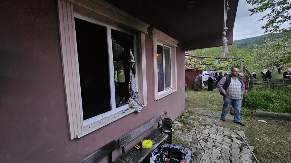 Sobayı yakarken benzin bidonu patladı: 4 yaralı
