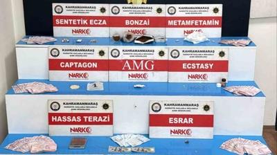 Zehir tacirlerine darbe! 3 ki�i tutukland�