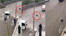 Ba�kentin g�be�inde can pazar�! Sel sular� �n�ne kat�p s�r�kledi