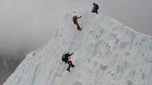 D�nyan�n �at�s�nda yeni rekor: Everest'e ayn� g�n y�zlerce da�c� ��kt�